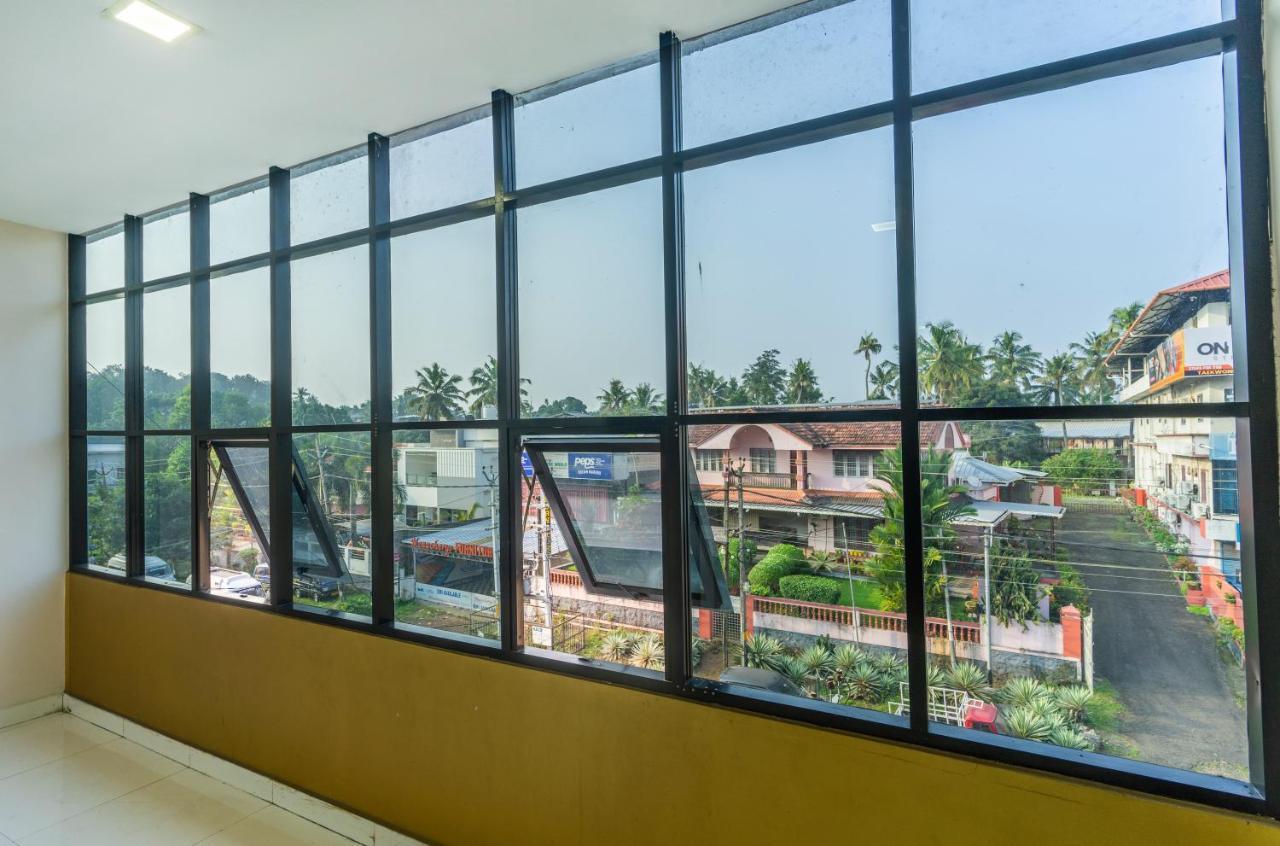 Hotel Kochi Crown Exterior foto